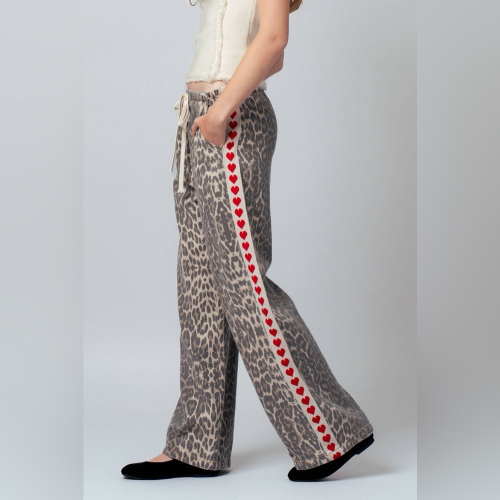 New Urban Daizy Leopard Heart Print Wide-Leg Pants